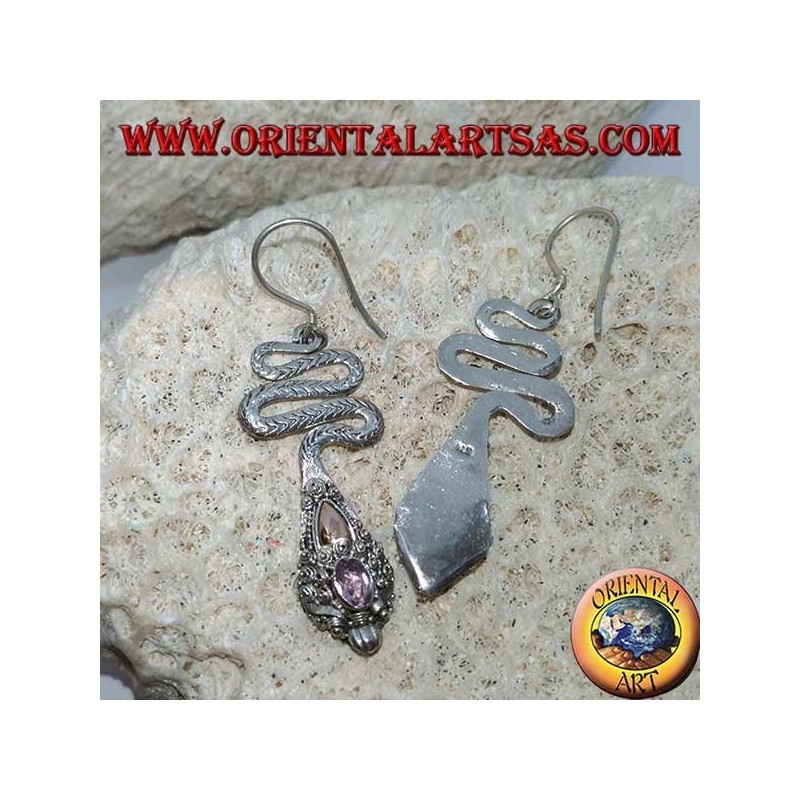 Pendientes de plata en forma de cobra con amatista ovalada facetada y lámina de oro.