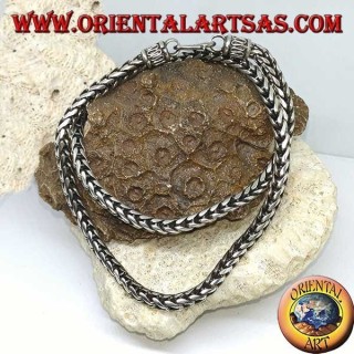 Collar de plata, trenzado con una sección cuadrada de (longitud 52 cm, grosor 5.3 mm 5.3)