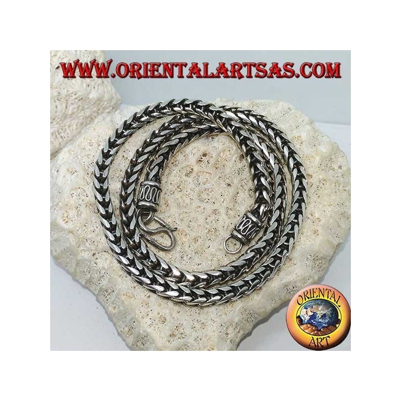 Collar de plata, trenzado con una sección cuadrada de (longitud 52 cm, grosor 5.3 mm 5.3)
