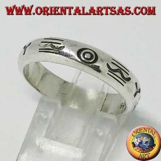 Bague en argent avec gravure de symboles autochtones