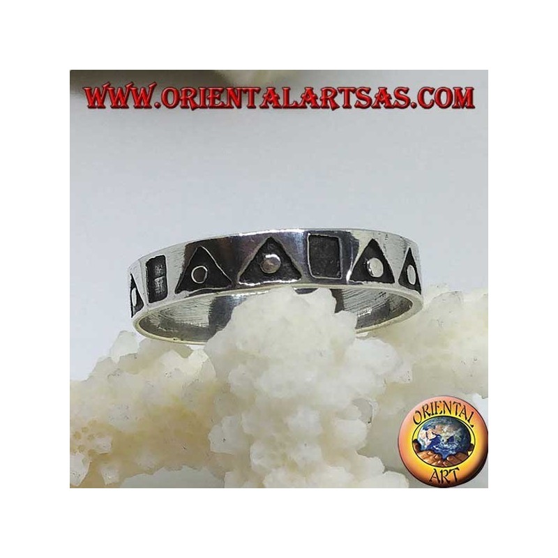 Bague en argent avec triangles et carrés creux
