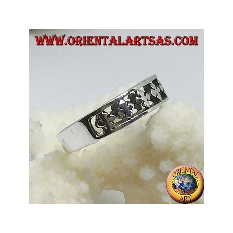 Anello a fedina in argento con quadrifogli stilizzati intagliati