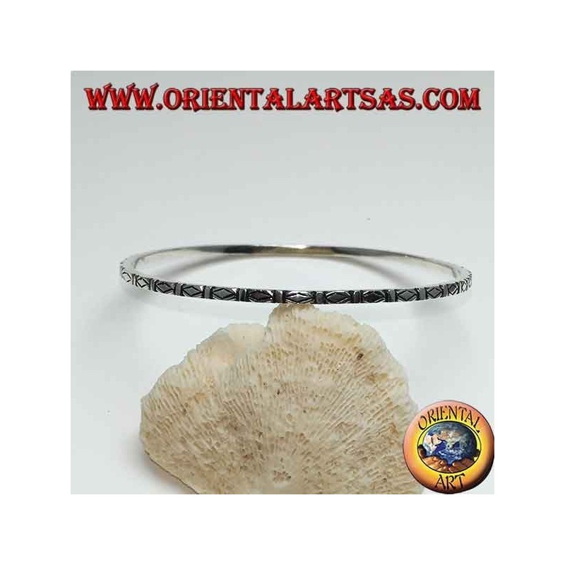 Silver ring bracelet, with carved rhombuses
