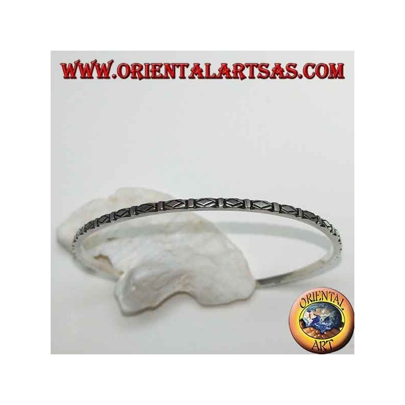 Silver ring bracelet, with carved rhombuses