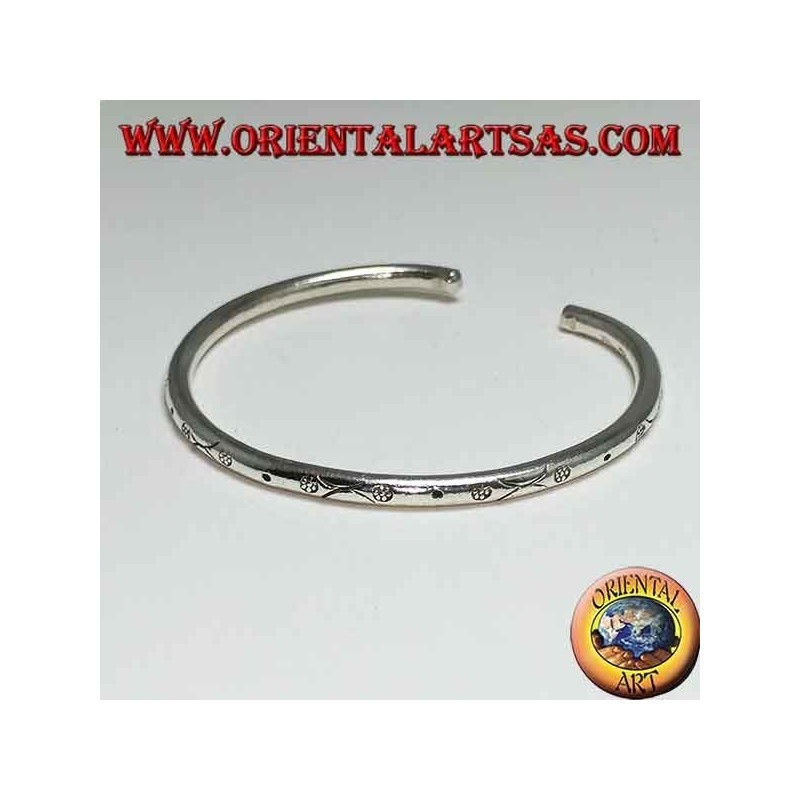 Bracelet in rigid silver, round wire mm. 3.5 hand engraved