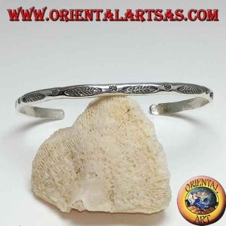 Bracelet rigide en argent, gravé à la main par Karen