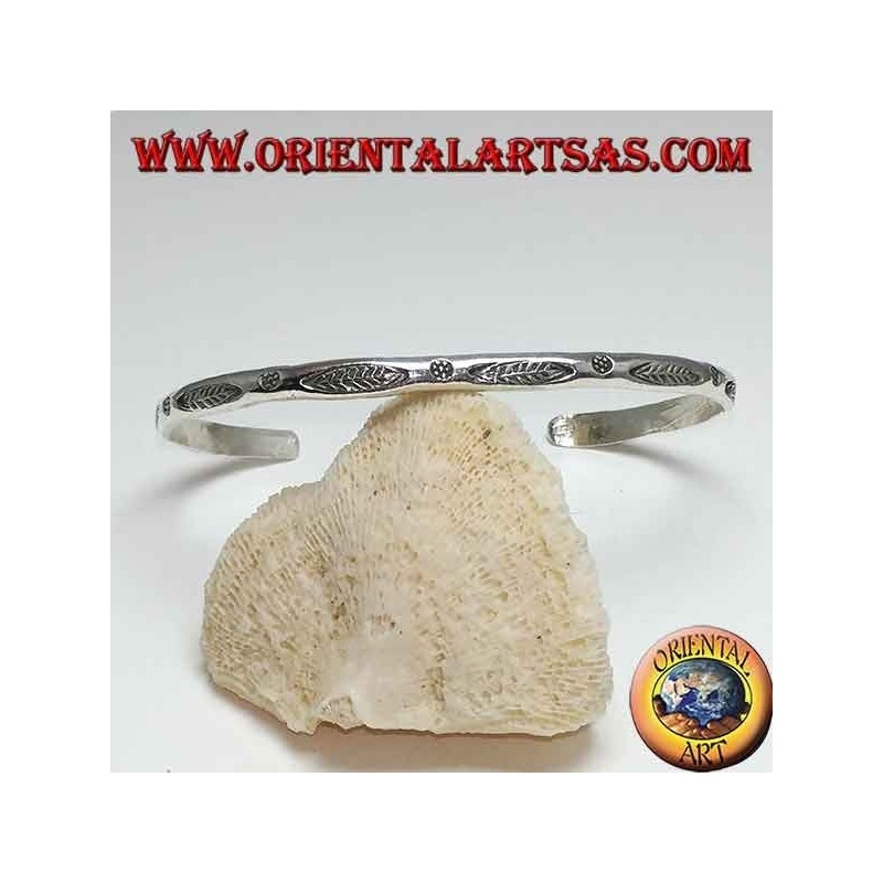 Bracelet rigide en argent, gravé à la main par Karen