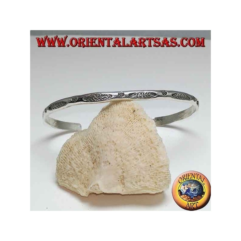 Starre Silberarmband mit Gravuren von Karen handgefertigt