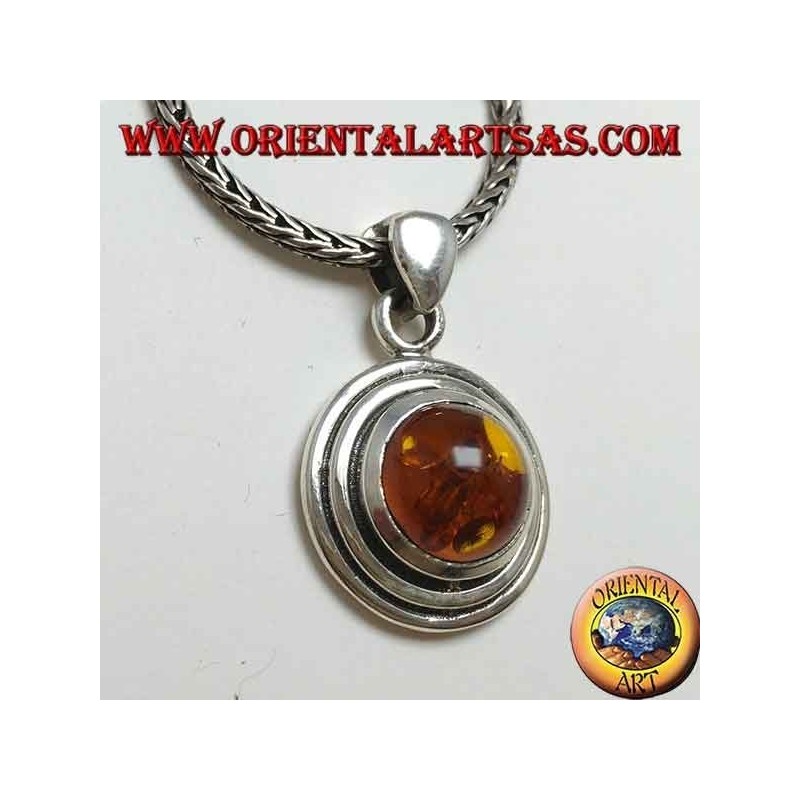 Colgante de plata con ámbar redondo y borde de dos ceras.