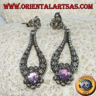 Pendientes colgantes de plata con amatista ovalada hecha a mano.