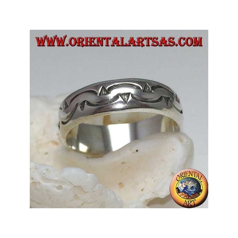 Bague en argent avec deux rangées de pinces courbées sculptées à la main