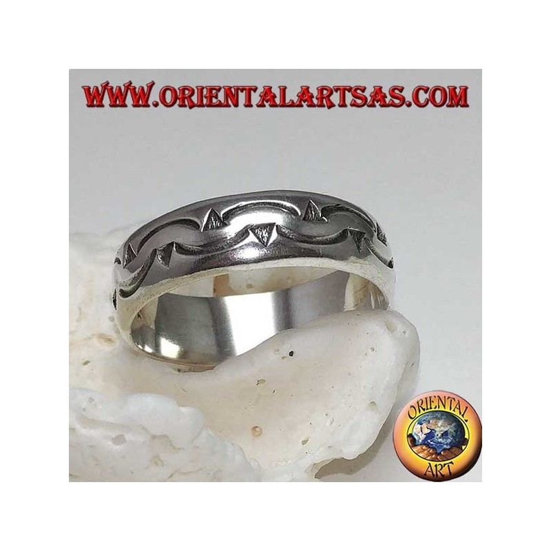 Bague en argent avec deux rangées de pinces courbées sculptées à la main