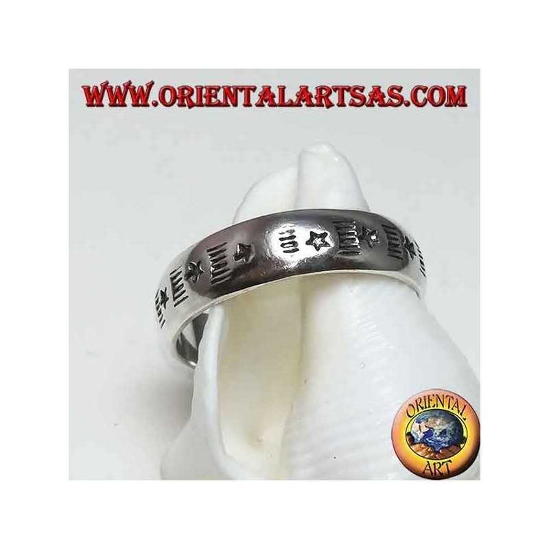 Bague en argent avec alternance d'étoiles et de bâtons gravés