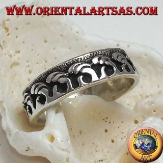 Anello in argento a fedina, onde del mare a basso rilievo