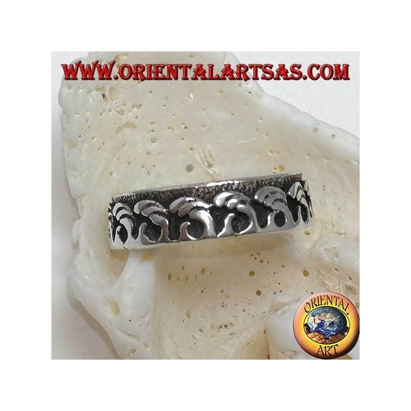 Anillo de banda de plata, olas marinas de bajo relieve