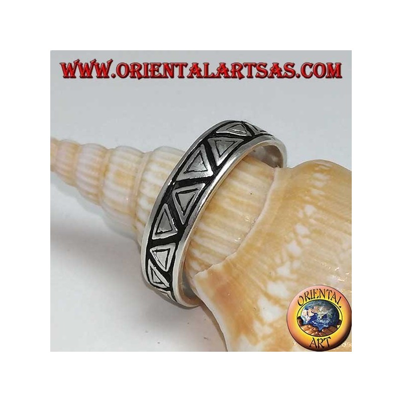Anillo de plata esterlina, con triángulos opuestos grabados