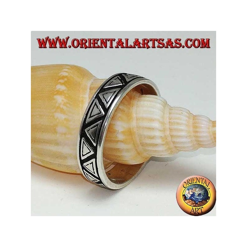 Bague en argent sterling avec triangles opposés gravés