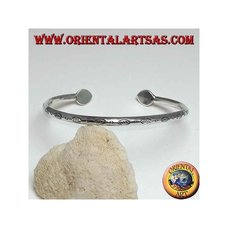 Rigid silver bracelet, carved with hand-made teardrop finals