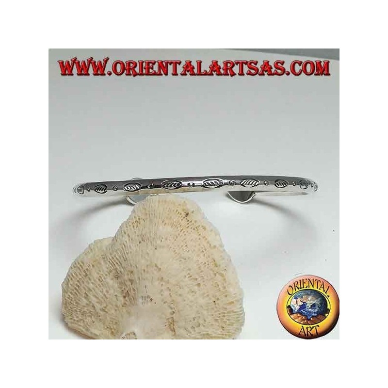 Rigid silver bracelet, carved with hand-made teardrop finals