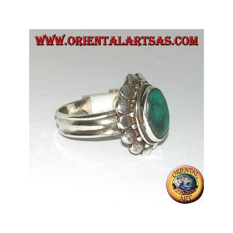 Bague en argent avec turquoise ovale antique naturelle, bordée de plaques rondes