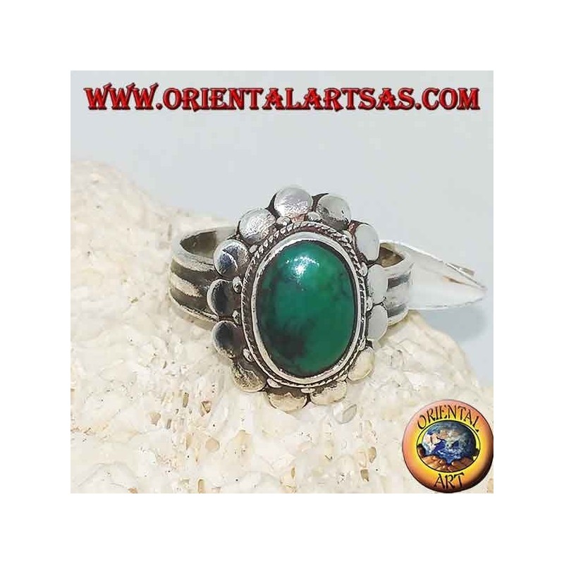 Bague en argent avec turquoise ovale antique naturelle, bordée de plaques rondes
