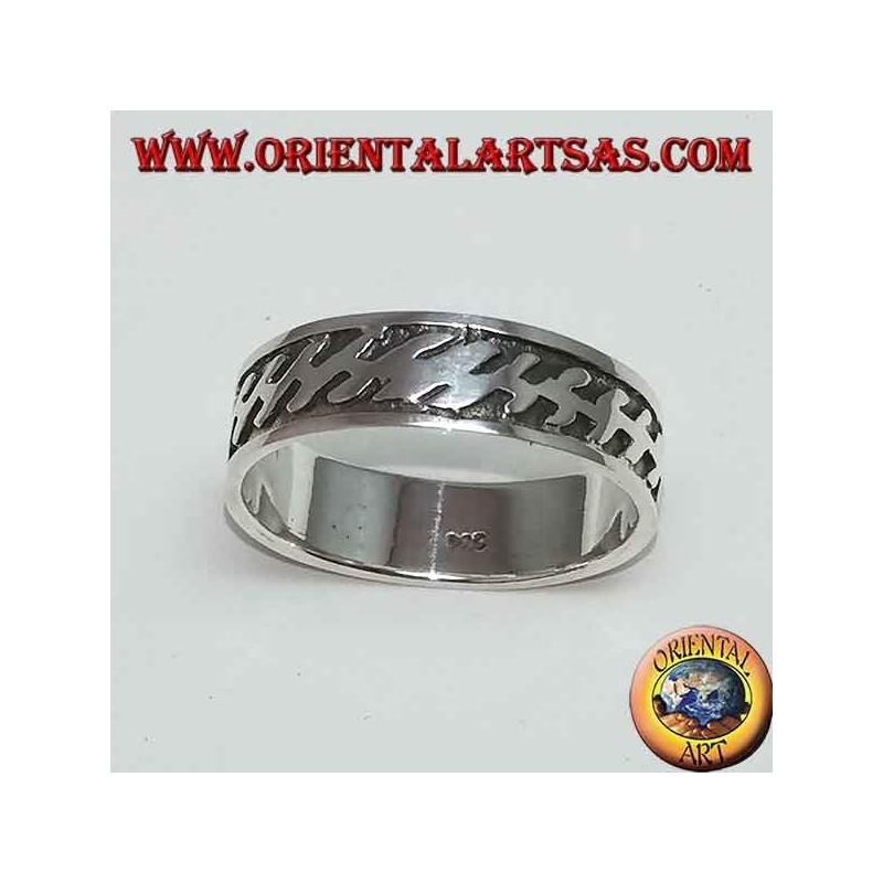 Silver band ring with bas-relief zig zag