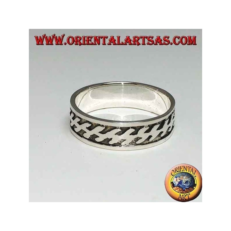 Silver band ring with bas-relief zig zag