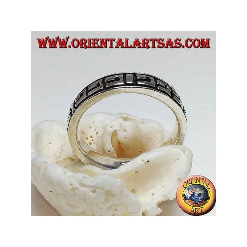 Anillo de plata con adornos en bajorrelieve griego