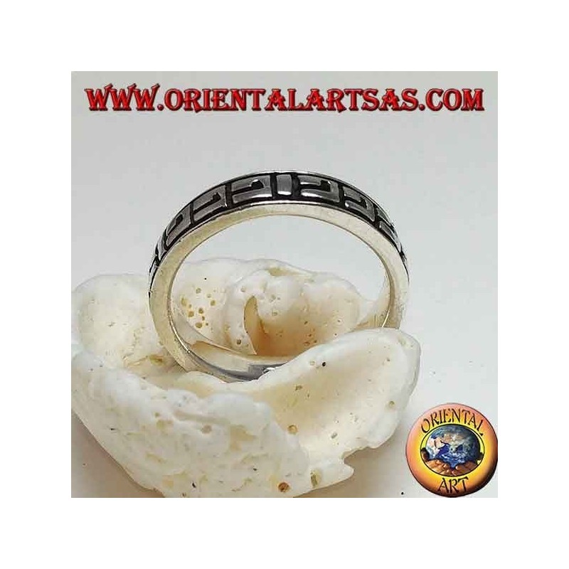 Bague en argent avec décorations grecques en bas-relief