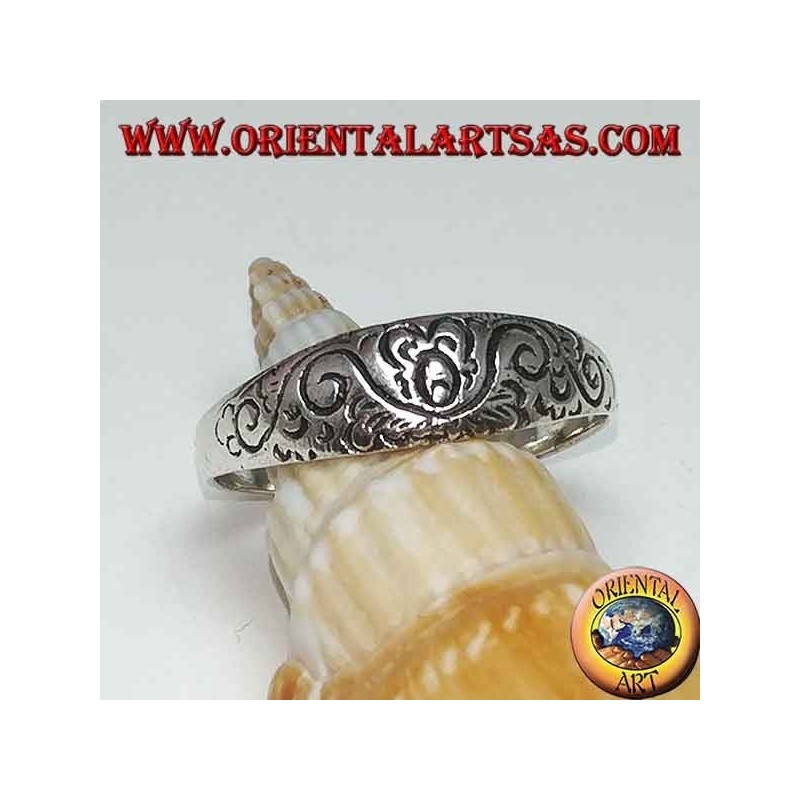 Anello in argento con incisioni floreali