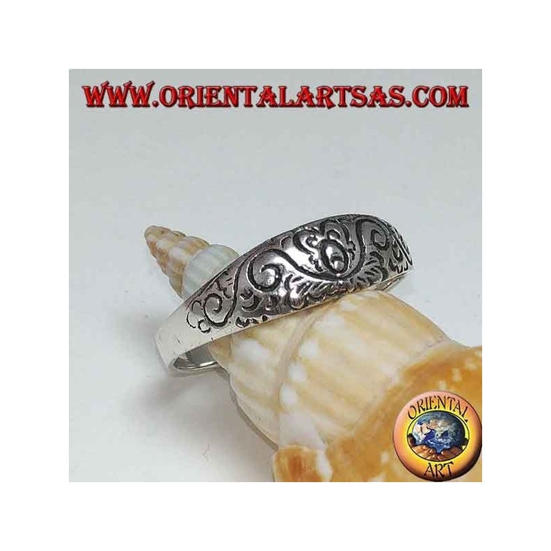 Silver ring with floral engravings