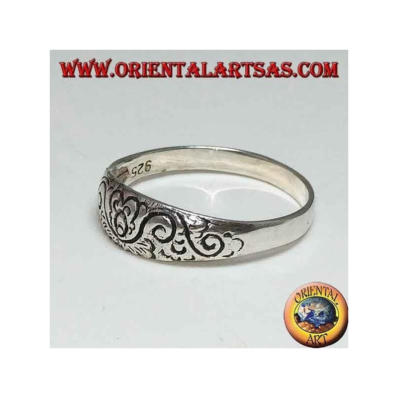Bague en argent avec gravures florales