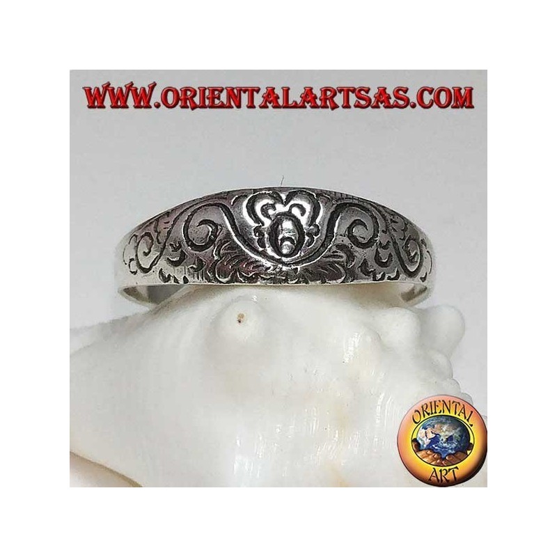 Anello in argento con incisioni floreali