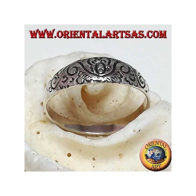 Silver ring with floral engravings