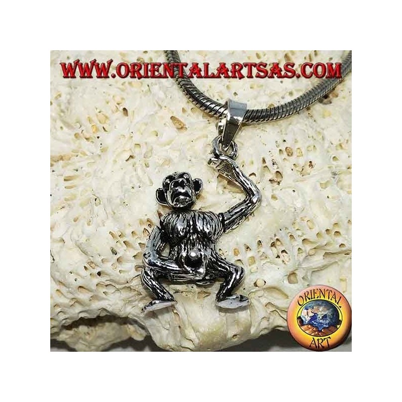 Pendentif en argent, singe qui se masturbe en bougeant la tête les bras