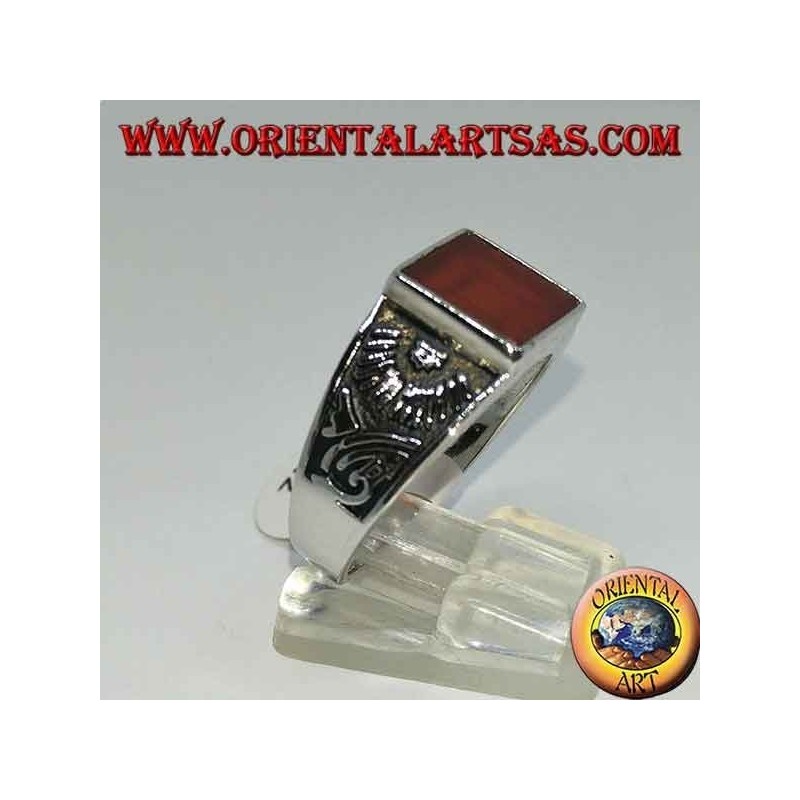 Bague en argent sertie de cornaline carrée