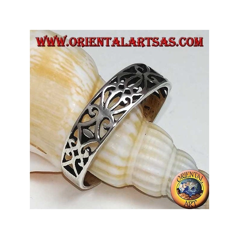 Sterling silver ring with floral fretwork