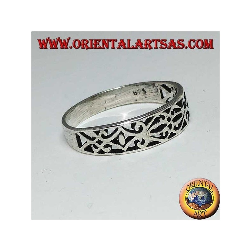 Sterling silver ring with floral fretwork