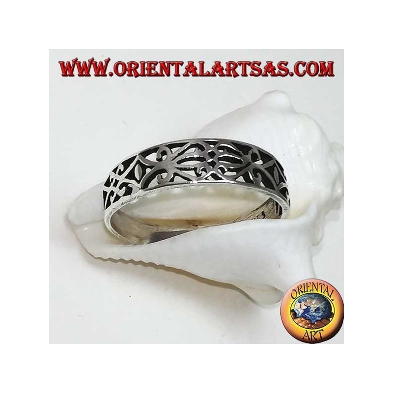Sterling silver ring with floral fretwork
