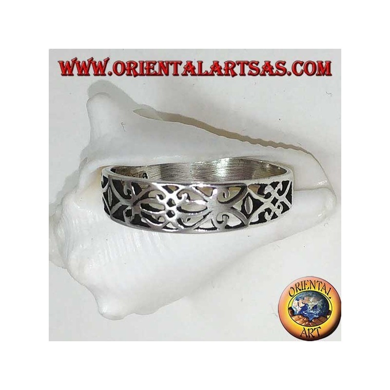 Sterling silver ring with floral fretwork