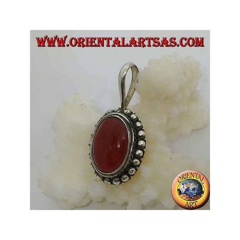 Pendentif en argent avec cornaline ovale et bordure à pois