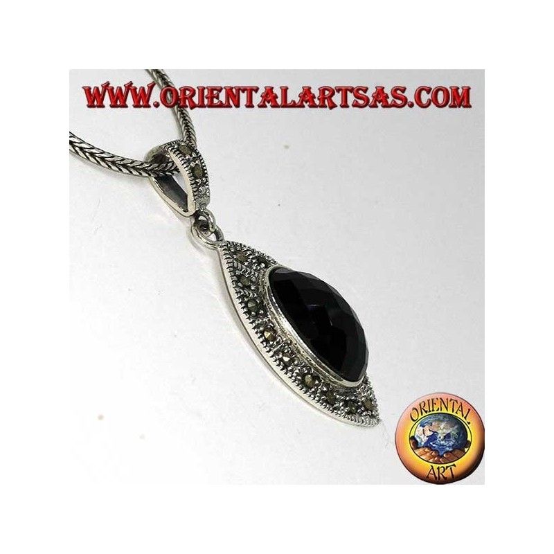 Colgante de plata con ónice ovalado facetado y marcasita