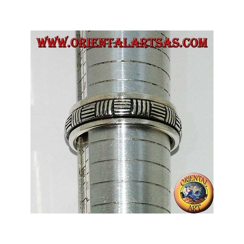 Anillo giratorio de plata (antiestrés) con líneas horizontales y verticales