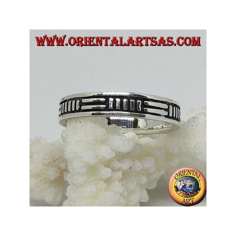 Anillo de plata con 2 líneas horizontales y 5 líneas verticales alternas