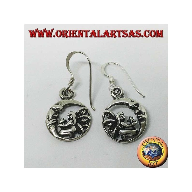 Silberne Ohrringe, Fee auf den Knien, die dem Mond den Stern gibt