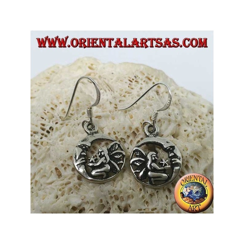 Boucles d'oreilles en argent, fée sur ses genoux qui donne l'étoile à la lune