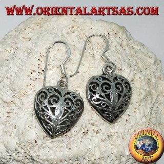 Pendientes de plata con forma de corazón de doble cara en estilo barroco.