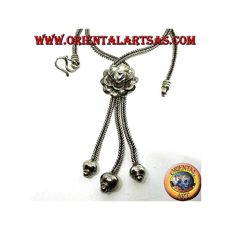 Collana in argento con rosa e tre ciuffi con sfere