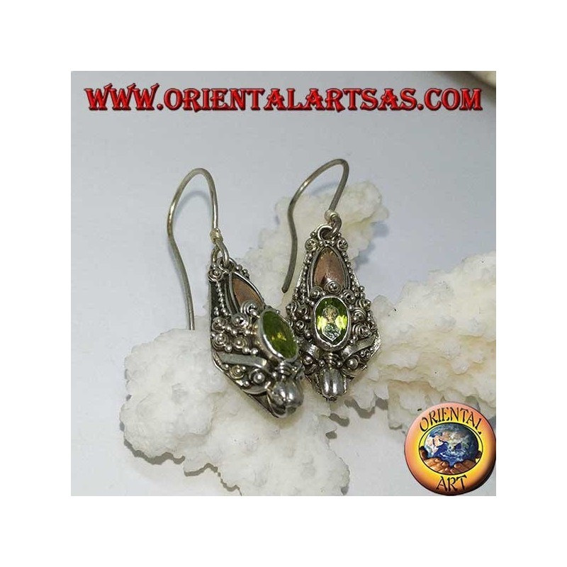Boucles d'oreilles tête de dragon en argent avec péridot et plaques d'or