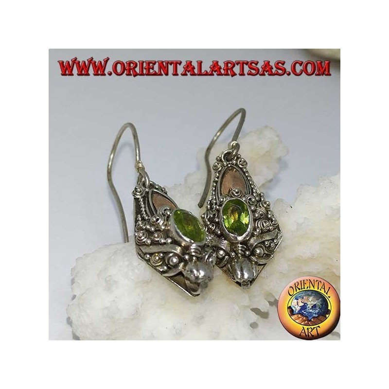Boucles d'oreilles tête de dragon en argent avec péridot et plaques d'or